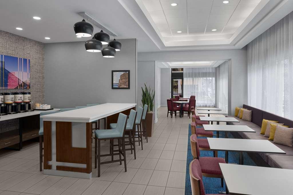 Hampton Inn Cleveland-Downtown Restaurante foto