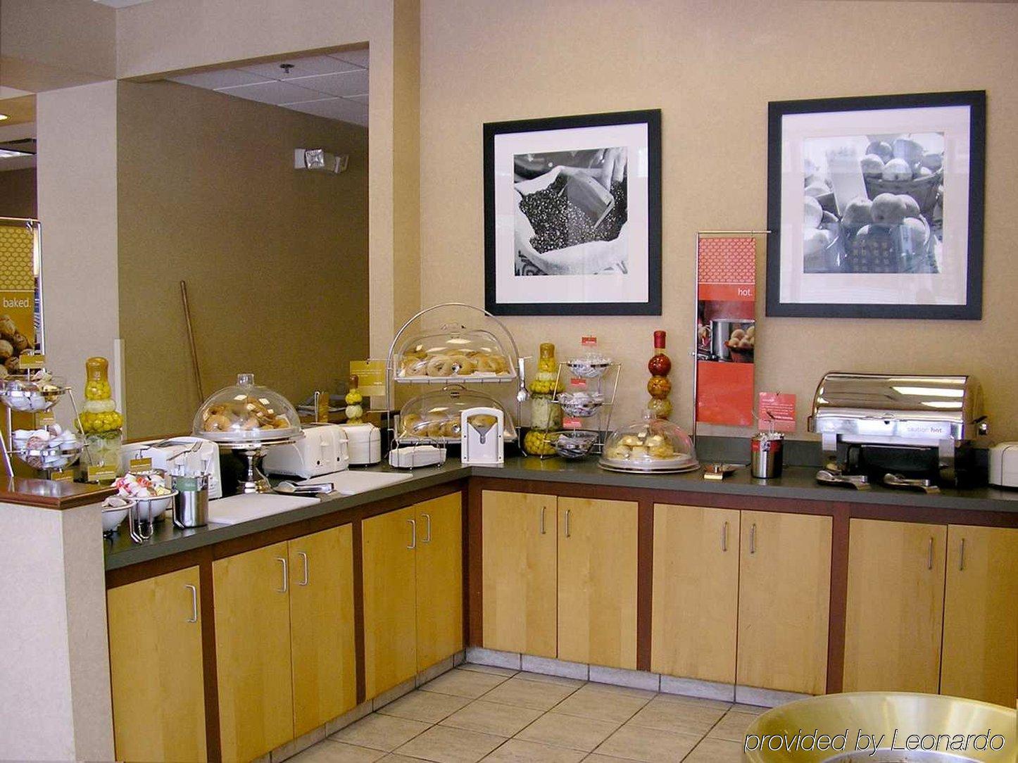 Hampton Inn Cleveland-Downtown Restaurante foto